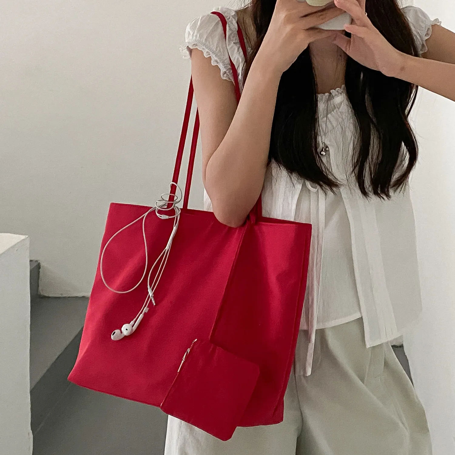 2026 New Simplistic Large Capacity Casual Nylon Tote Bag Versatile Commuter Handbag Single Shoulder Bag for Women