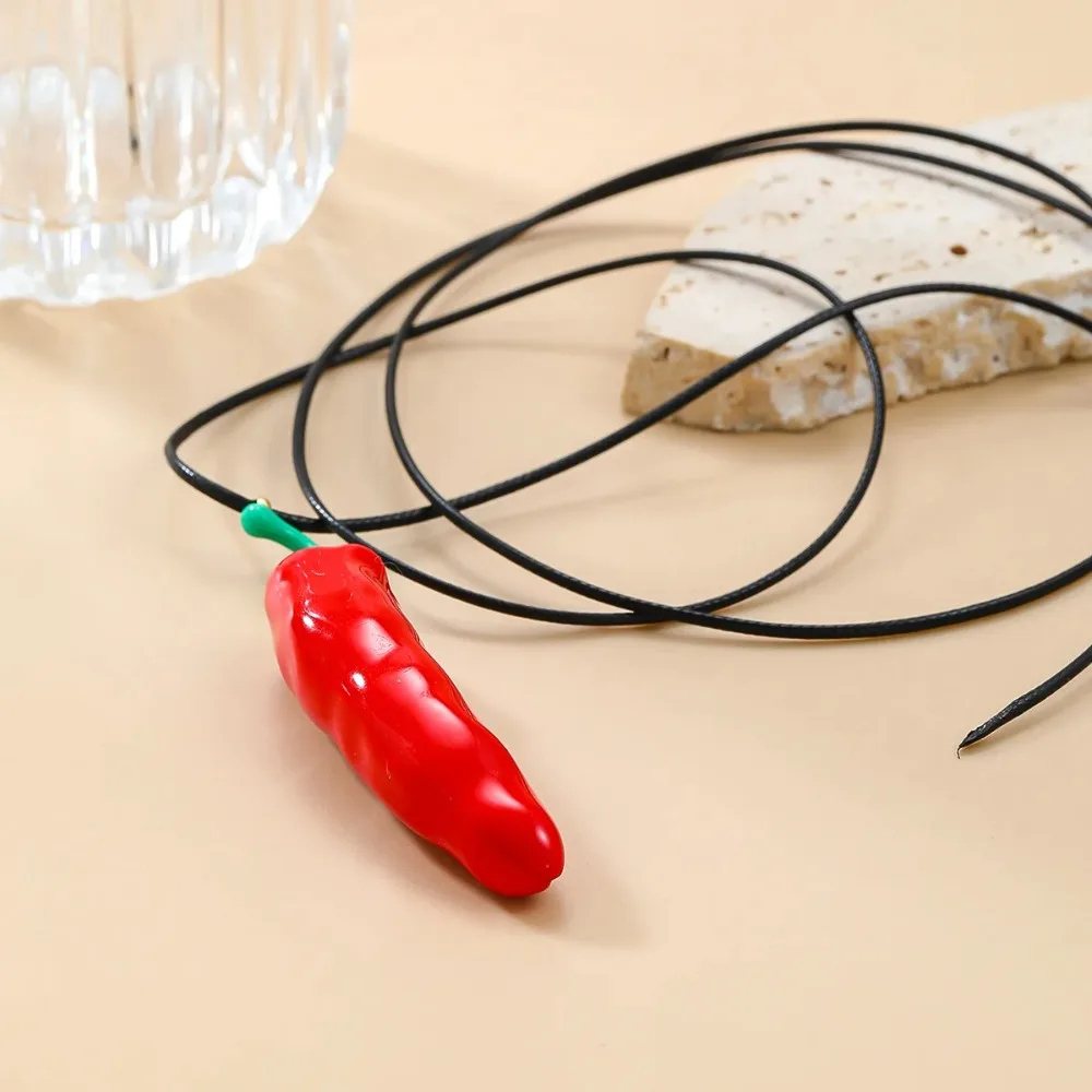 Fashion Boho Style Red Pepper Pendant Necklace Cute Realistic Simulated Chili Necklace Simple Simulated Vegetable Collar