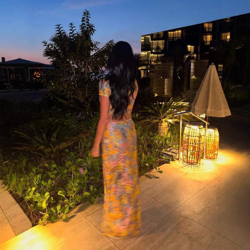 No verão de 2025, a nova moda feminina, lazer e coringa vestido de umbigo estampado terno temperamento elegante terno de duas peças