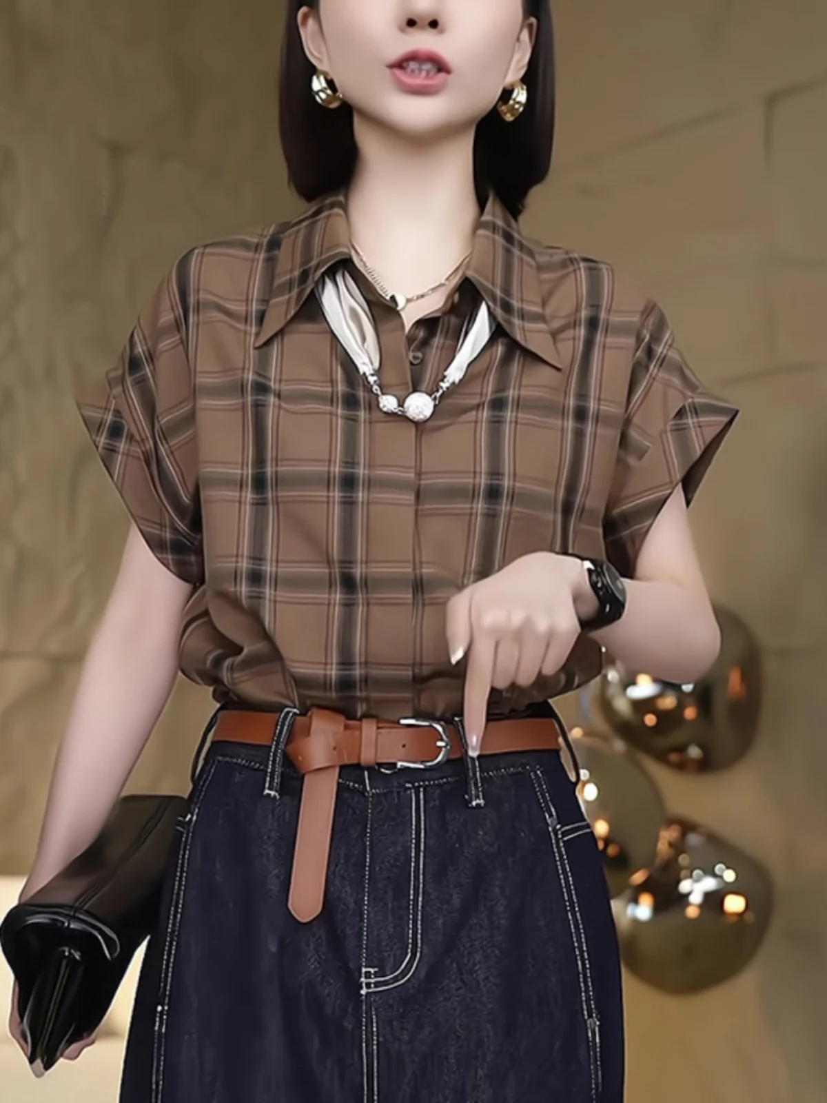 

Fashionable Plaid Short Sleeve T-Shirt Women's Deep Brown Korean Style Summer Design Unique Top Trendy Commute Wind Shirt