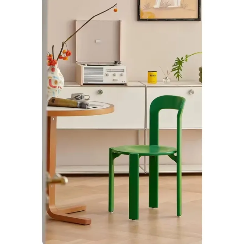 كرسي طعام عتيق من خشب الزان الشمالي، تصميم قابل للتكديس مع مسند ظهر منحني للأثاث الشمالي الأنيق الموفر للمساحة