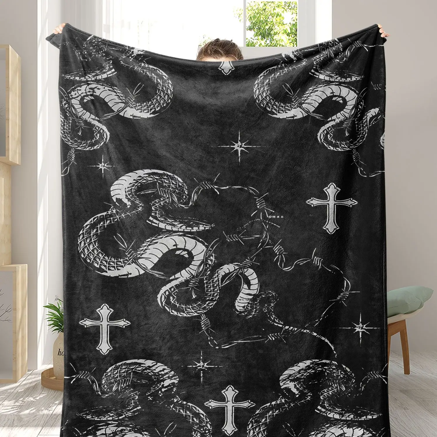 

1pc Black Blanket Serpentine Cross Printed Comfortable Flannel Blanket for Home Living Room Bedroom Decor Birthday Gift for Boys