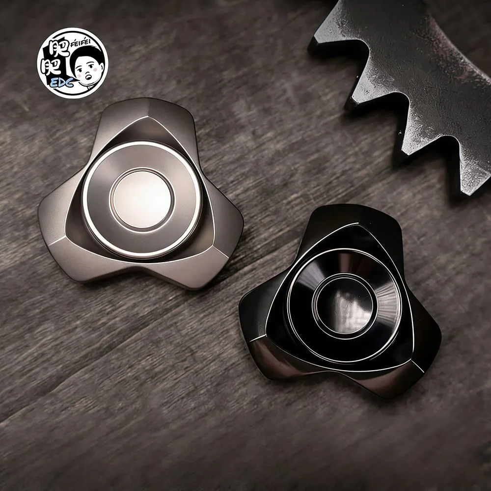FeiFei EDC Ye Ying Fidget Spinner a Tre Lame, Giocattoli Antistress per Adulti, Gadget in Metallo per Alleviare l'Ansia, Design Originali