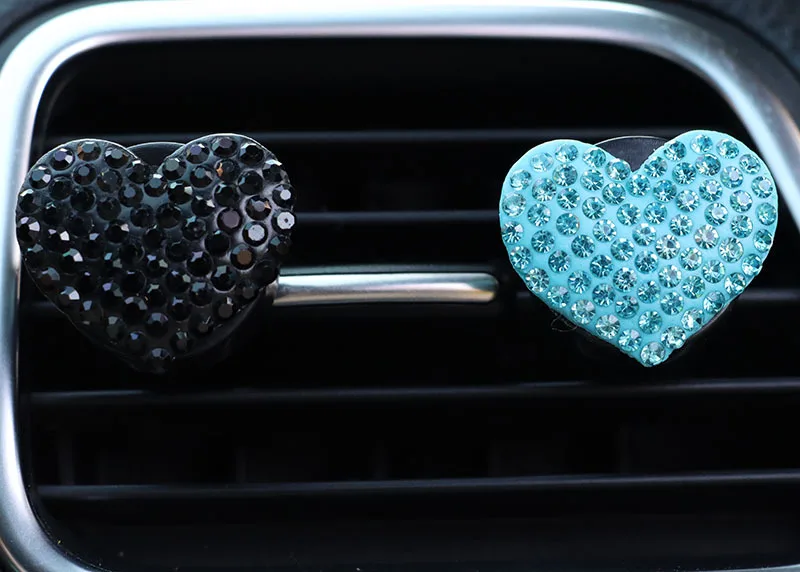 Ambientador de coche en forma de corazón, Clip de Perfume de salida automática, ventilación ostentosa de diamantes, difusor de fragancia sólida,