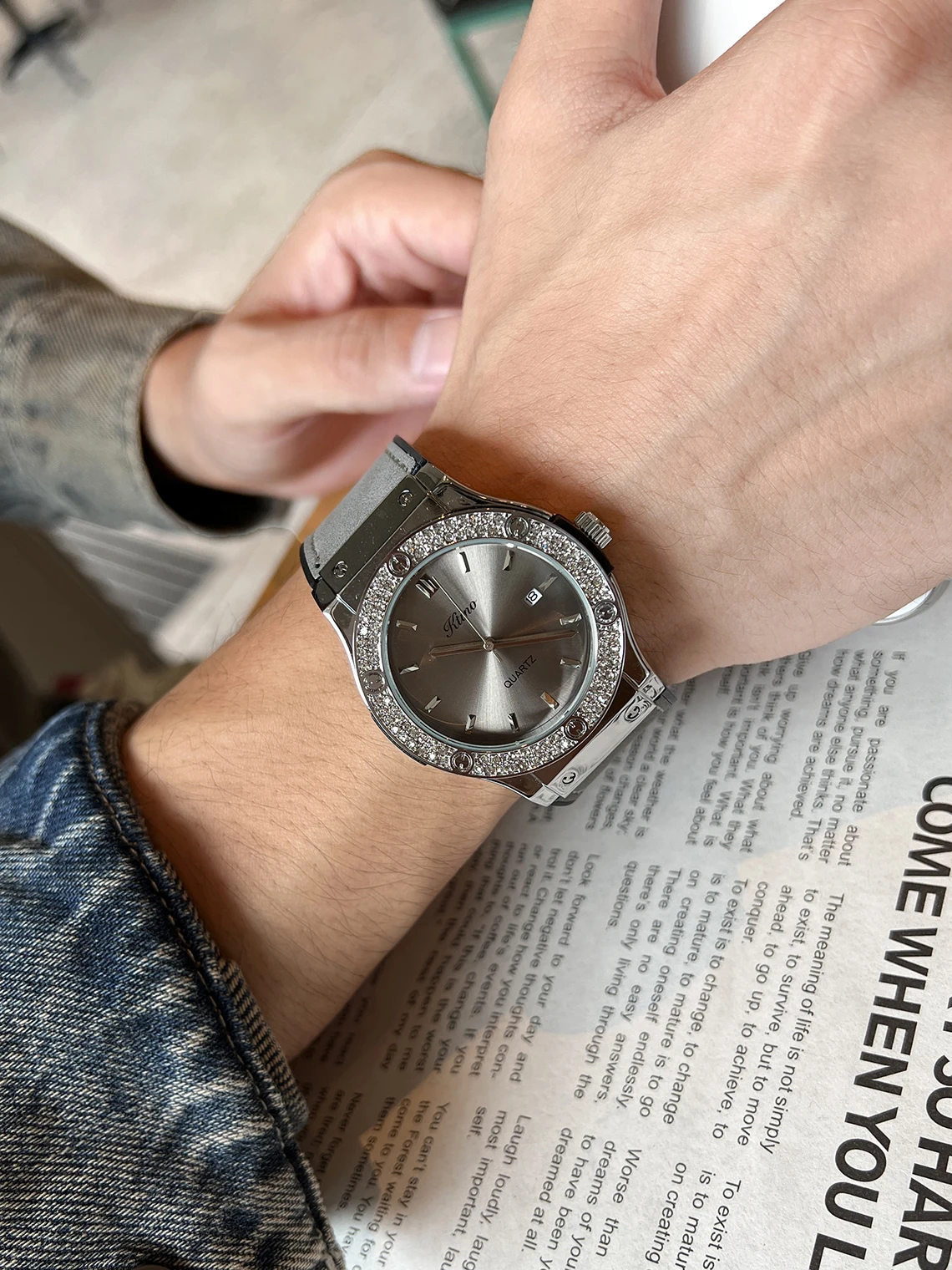 خاتم ساعة على شكل ألماس - ساعة بتصميم أنيق للجنسين للرجال والنساء