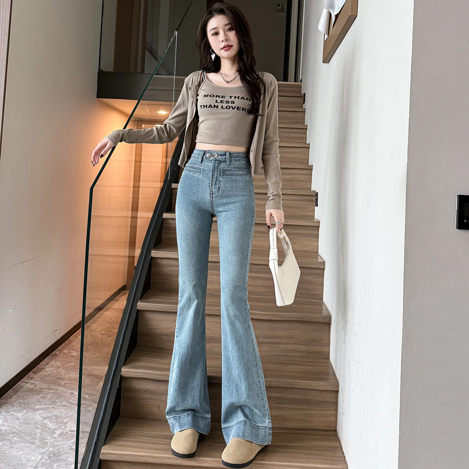 하이 스트리트 트렌드는 더블 버튼 데님과 플레어 바텀이다. 여성용 봄 신상 루즈 심플 편안한 스트레이트 레그 청바지