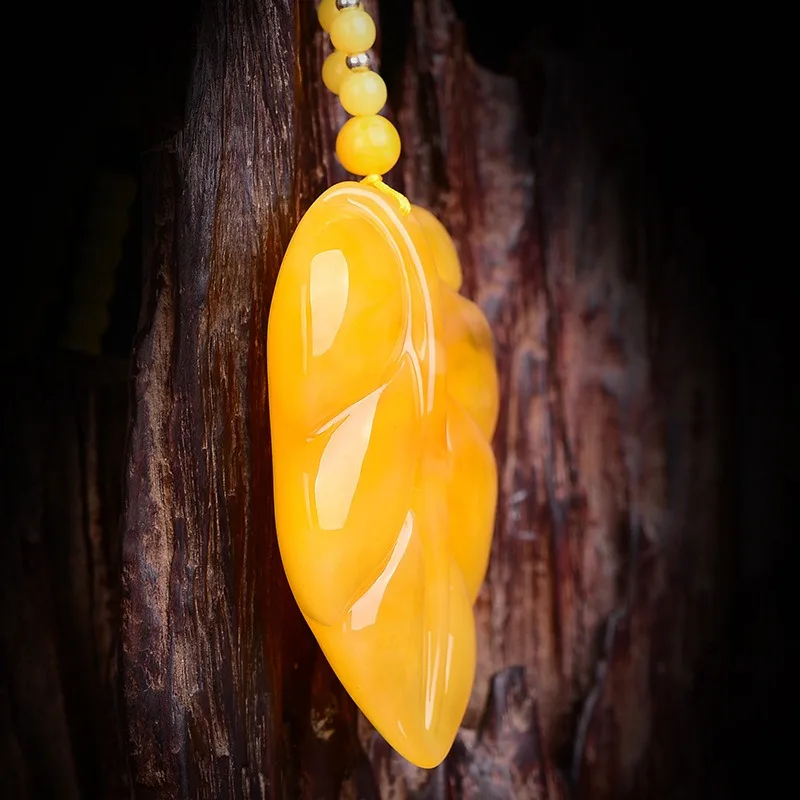 Chicken Oil Yellow Amber Honey Wax Pendant Leaf Men's and Women's Sweater Chain Pendants