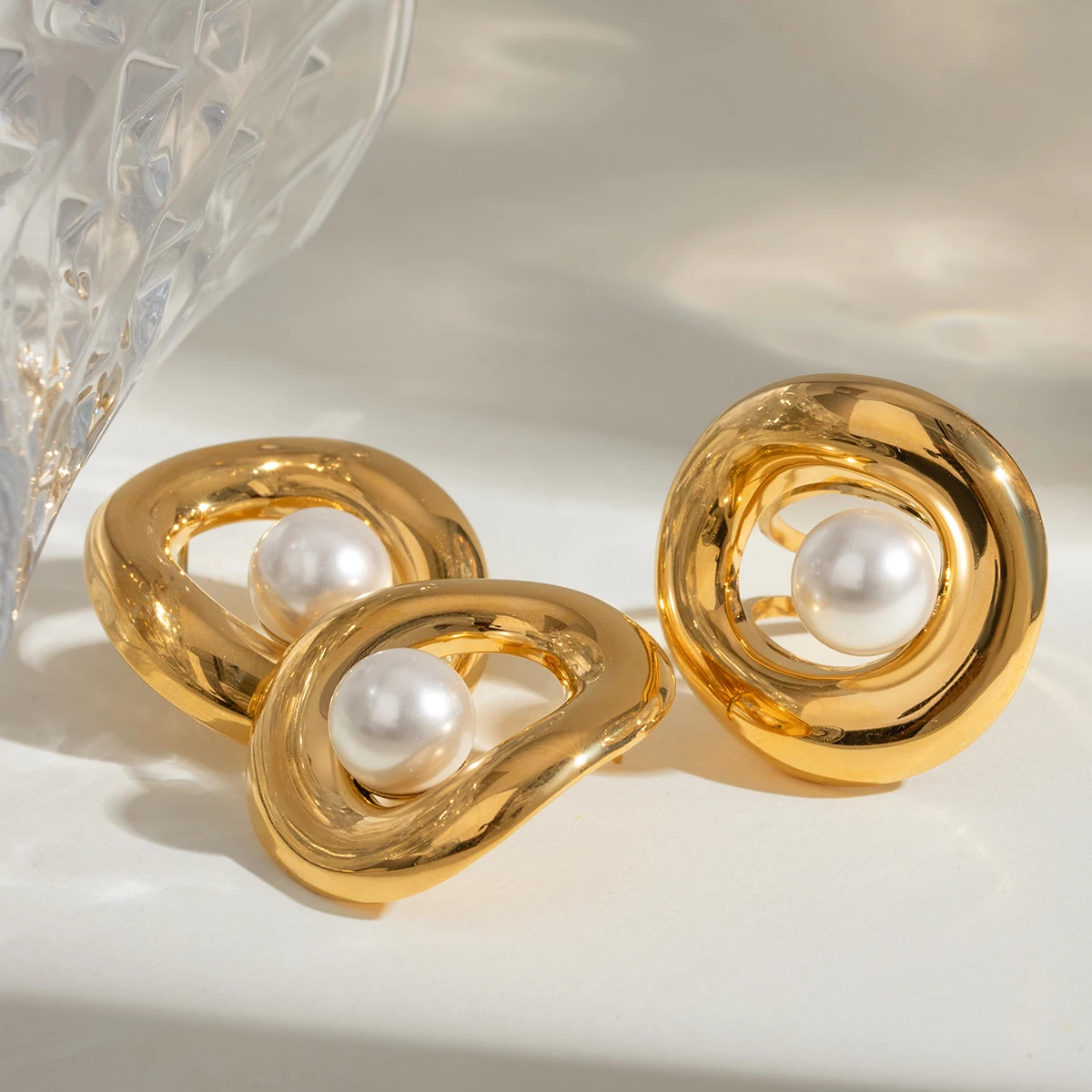 

18K Gold Plated Stainless Steel Metal Woven Fashionable Imitation Pearl Hollow Smooth Earring Ring Daily Women Charm Jewelry