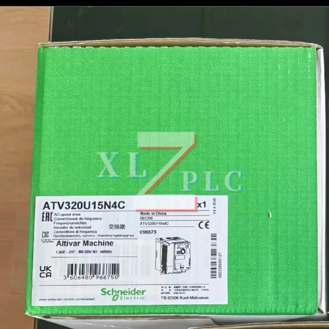 

ATV320U15N4C новый100% преобразователь частоты