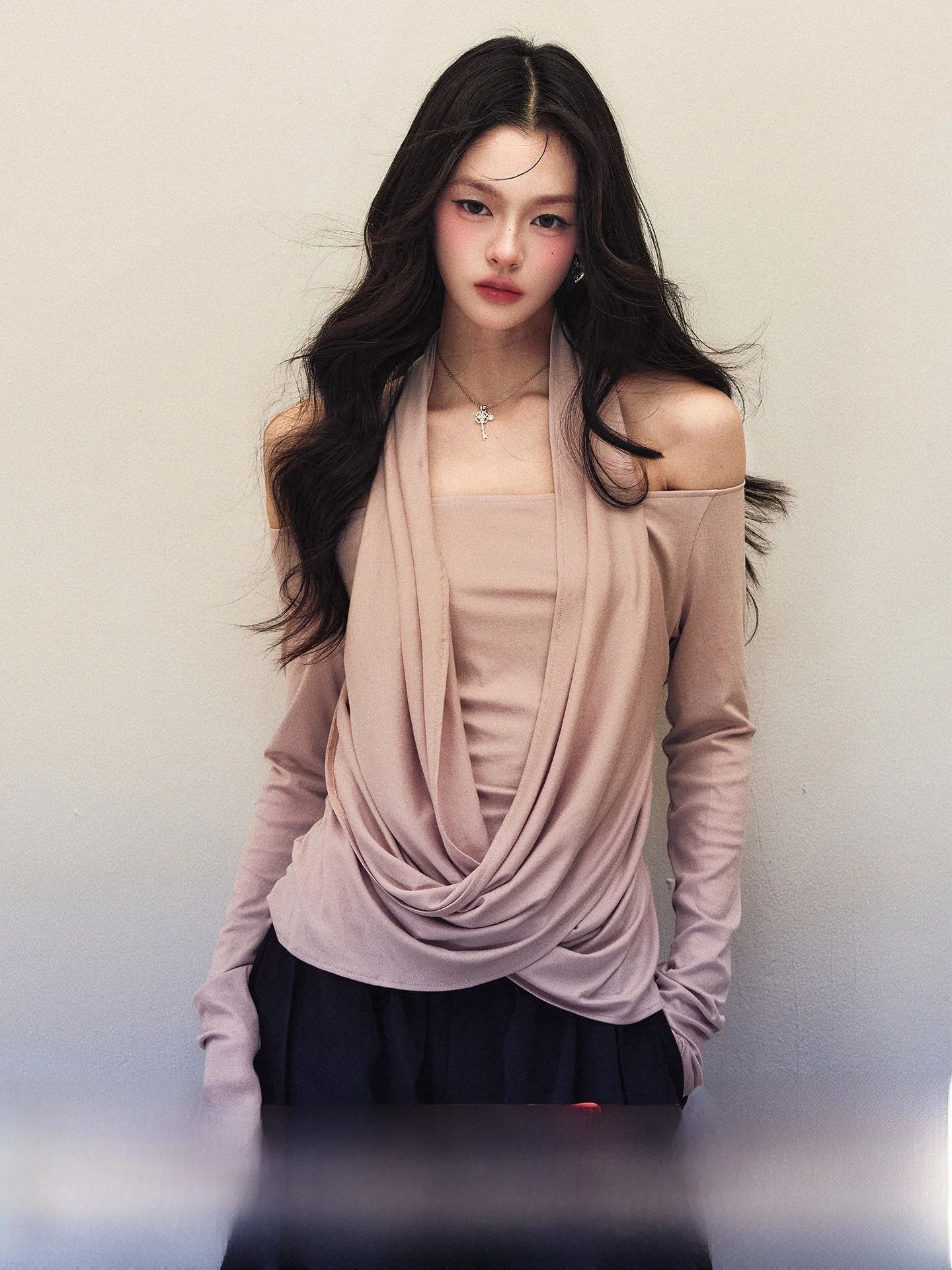 

Розовый эластичный топ с перекрестными бретелями, женская базовая футболка с длинным рукавом, весенняя повседневная одежда, облегающий крой, для ежедневного использования