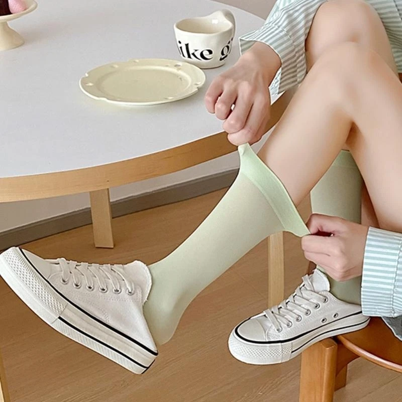 

Женские носки из ледяного шелка ярких цветов, летние тонкие дышащие эластичные носки для экипажа, 15UB