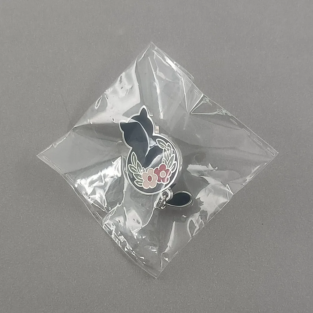 Niedliche Schwarze Katze Emaille-Pin Blumenkranz Anhänger-Brosche Kawaii Kätzchen Tropfenform Quasten-Abzeichen Tier-Reversnadel Schmuck Geschenk für Katzenliebhaber – Detail 9
