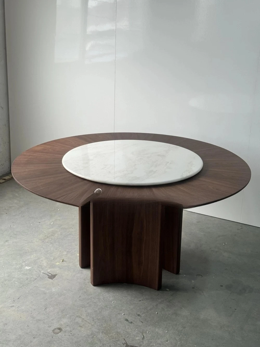 Minimalist black walnut solid wood high-end modern simple rock slab turntable household round dining table