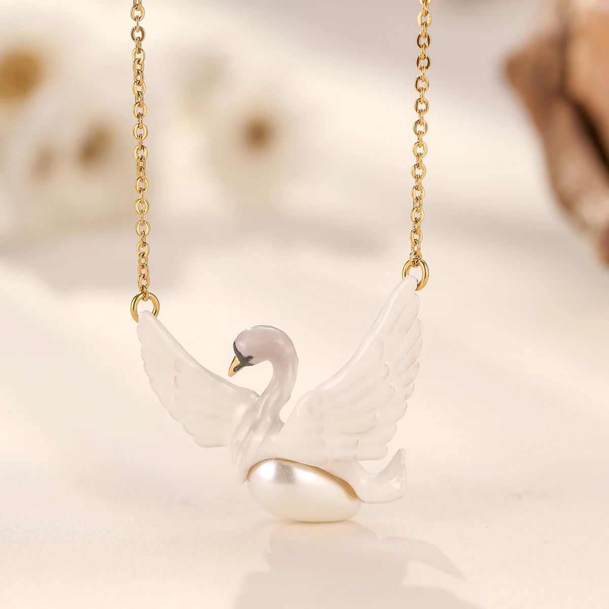 

Fashion Simple Enamel Pearl White Swan Pendant Necklace for Women Niche Sweet Party Jewelry Keychain Pendant Valentine Day Gift