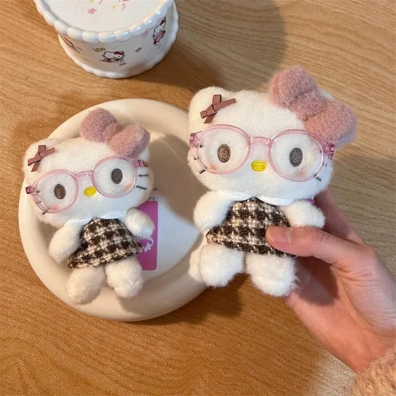 Uroczy Kreskówkowy Kawaii Crossdressing Latte Okulary Hello Kitty Pluszowa Lalka Brelok Zawieszka do Torby Zabawka Prezent