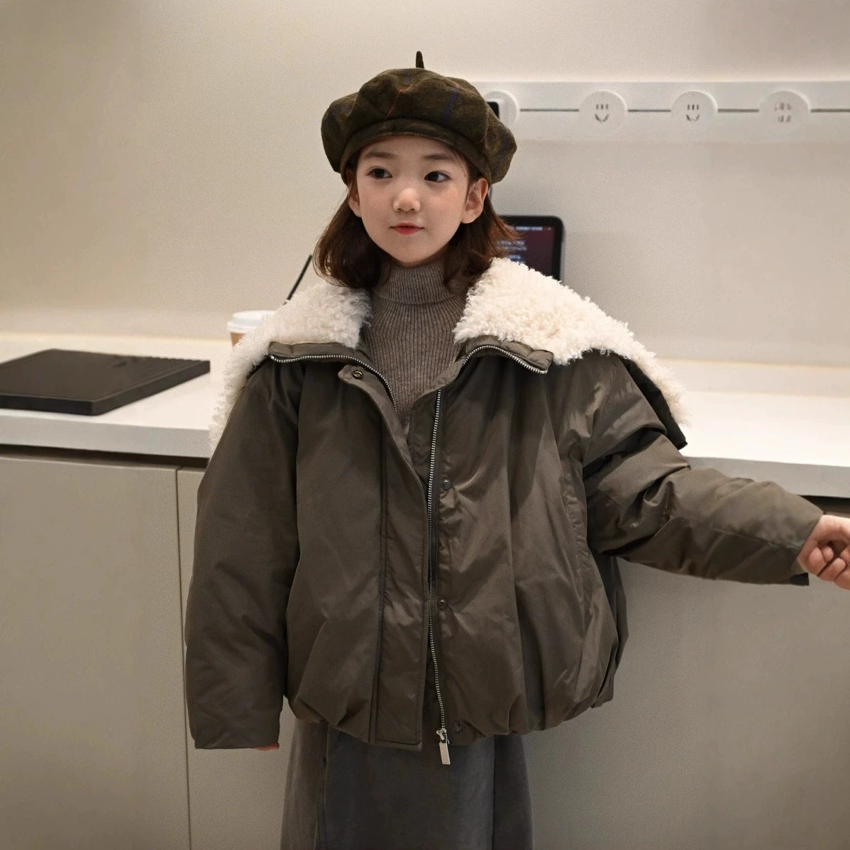 

2025 Autumn/Winter Girls' Parker Coat Plush Collar Fashion Kids Coat Loose Casual Children's Clothing Warm Girls Outerwear RM84