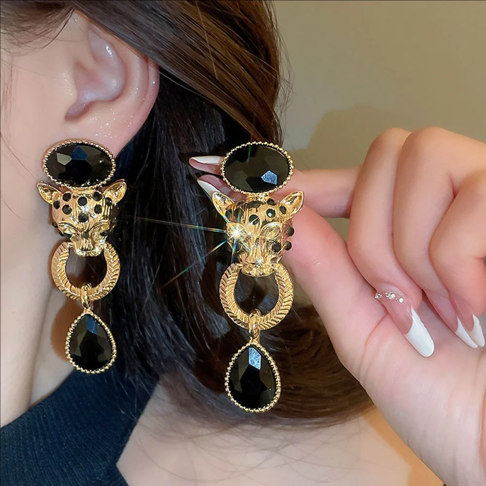 

Silvery Needle Crystal-encrusted Leopard Ring Earrings Light Luxury And Fashionable High-end Jewelry For Women