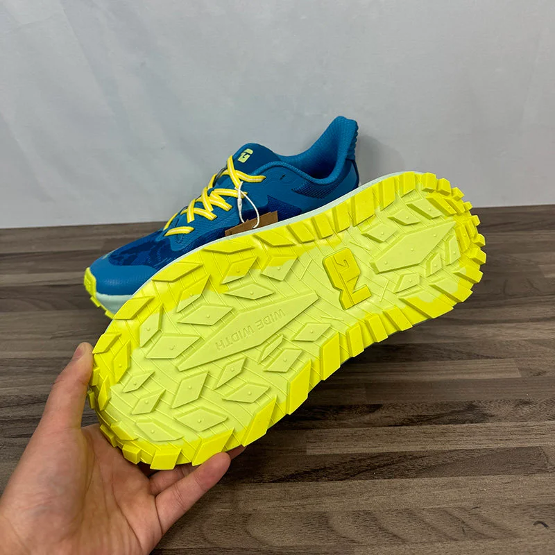 2025 Hot New Unisex Outdoor Sports Wearable Running Shoes Comfortable Breathable Casual Running Shoes Tennis Shoes