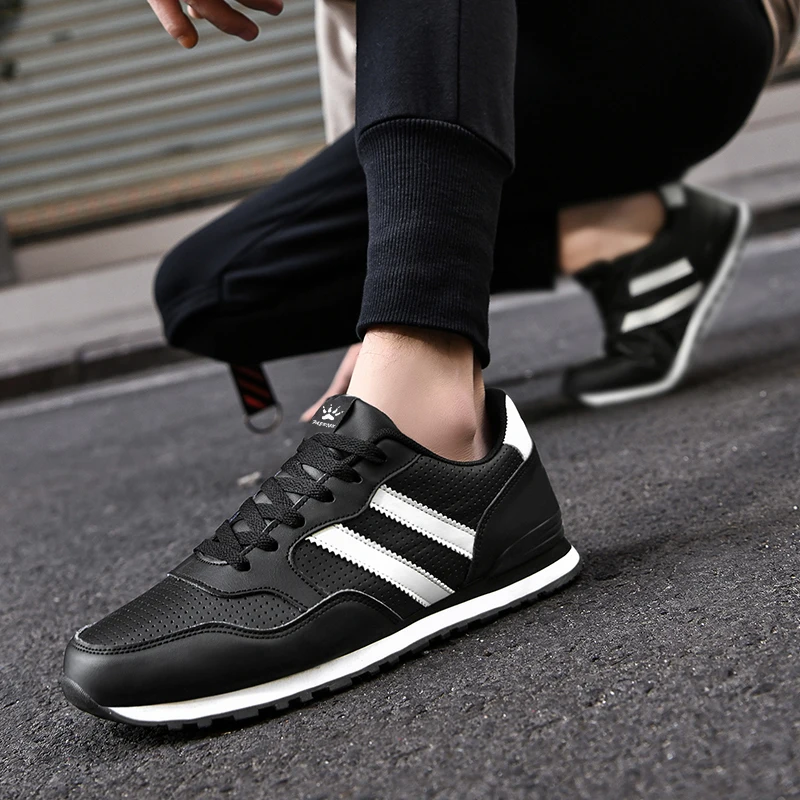 Men Classical Running Shoes Lightweight Suede Leather Sneakers Men Comfortable Outdoor Sport Shoes Breathable Flat Jogging Shoes