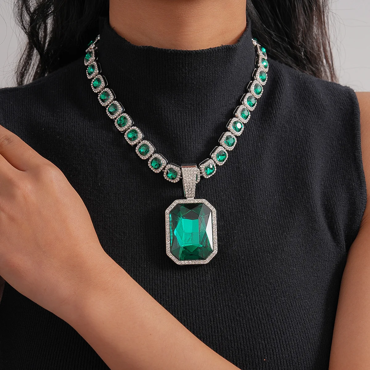 

Green Gemstone Cuban Chain Pendant Necklace for Women New Style Fashion Rhinestone Necklace Jewelry Accessories Wedding Gifts