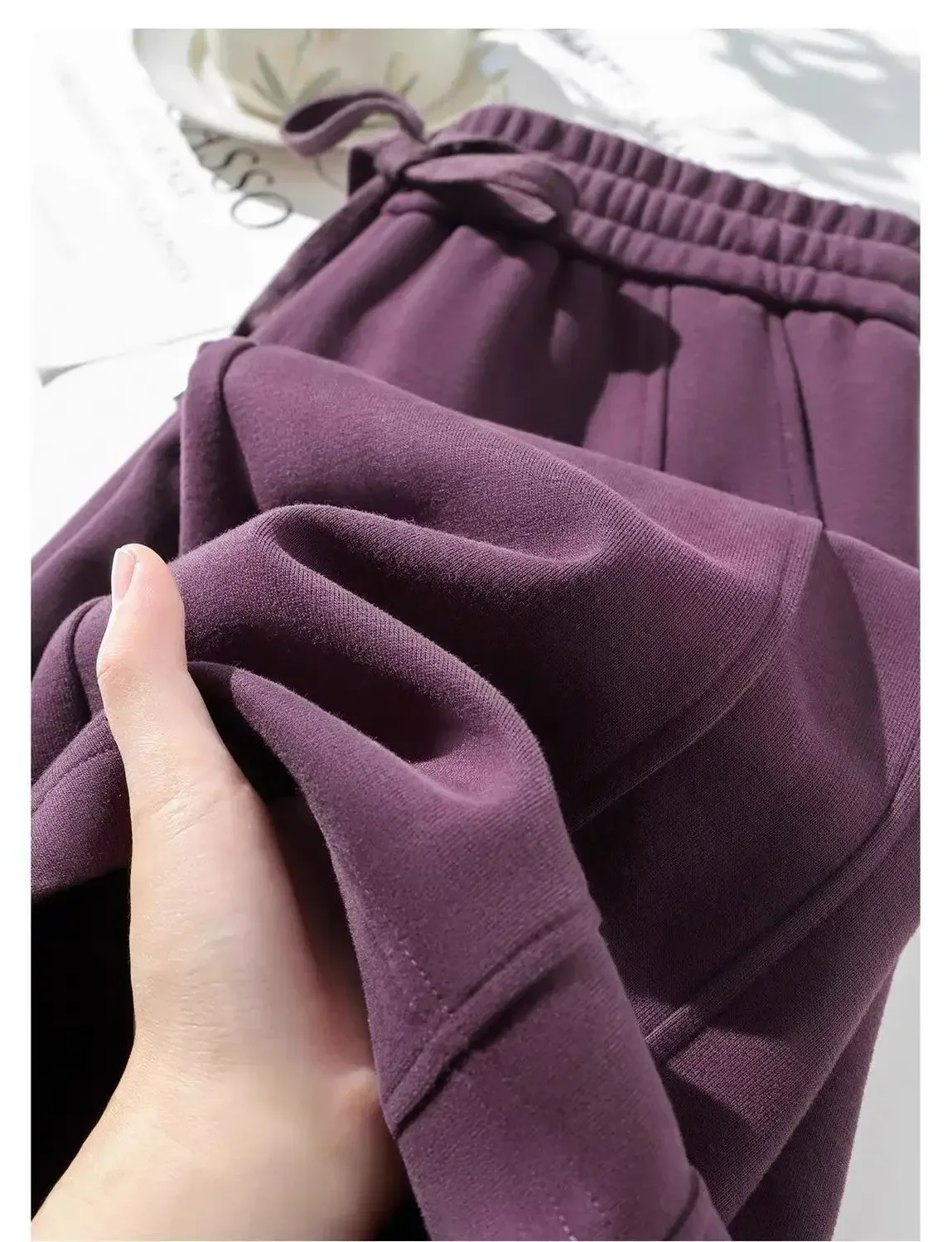 Gerade geschnittene, weit geschnittene Hose in Merlot-Lila, schlankmachend, für Frühling und Herbst, locker fallend, sportliche Jogginghose im koreanischen Stil. – Detail 3
