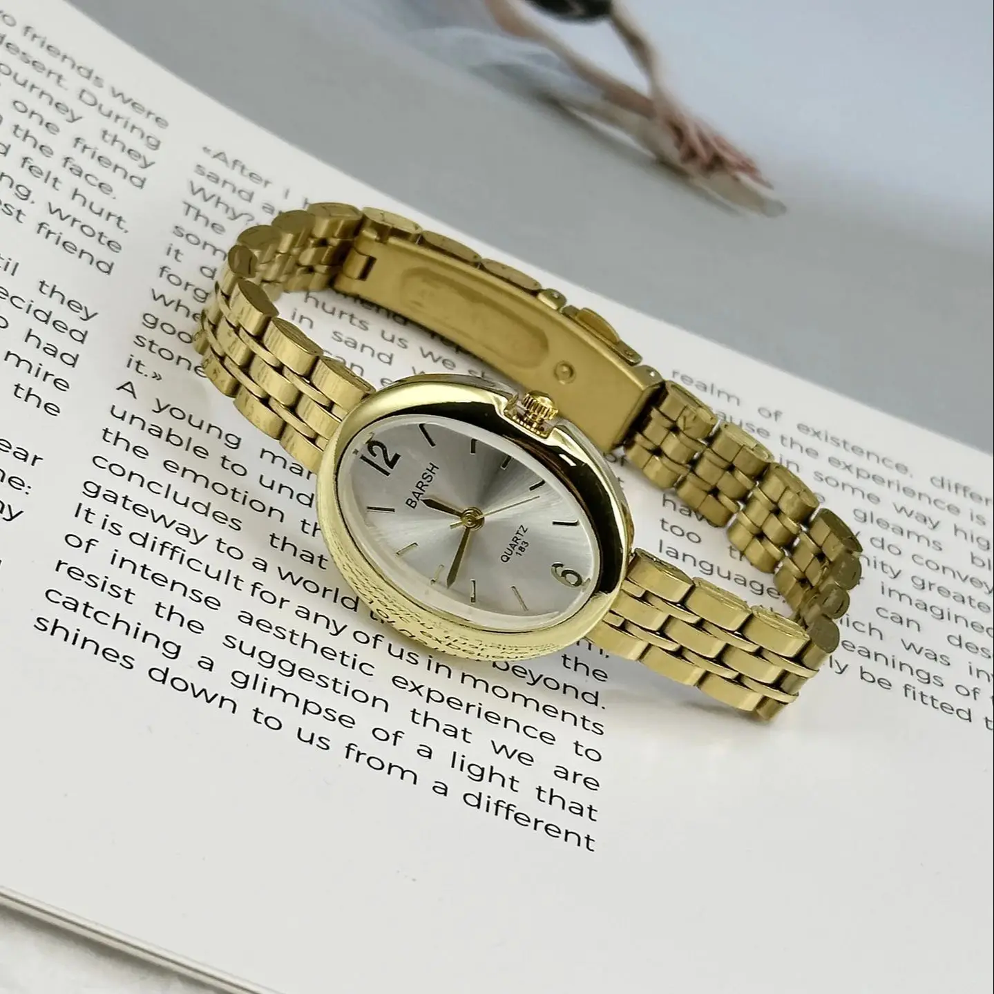 Zegarki damskie Luksusowy zegarek na rękę w stylu light luxury z owalnymi tarczami w kształcie jajka gołębiego, zegarek kwarcowy, zegarek damski