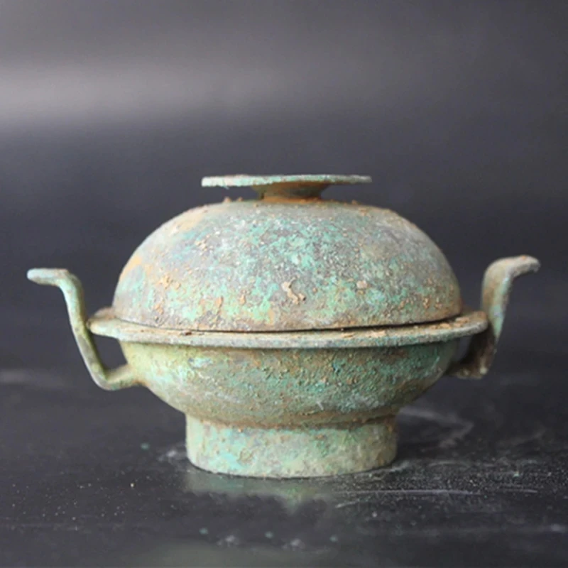 

Collection of old Chinese bronzes, retro Han Dynasty, utensils, small ornaments