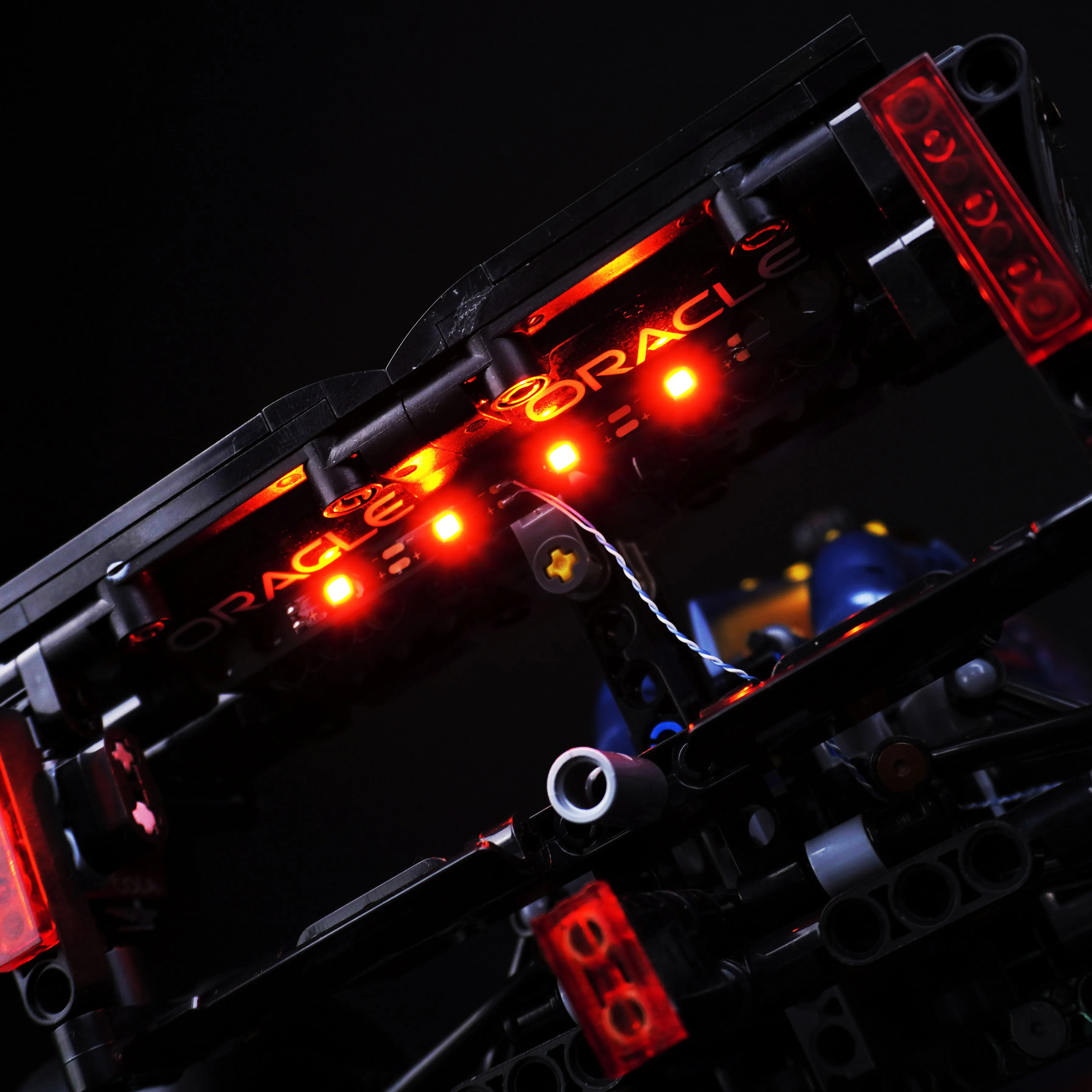 تركيبات إضاءة البناء LP - مناسبة لأضواء التحكم عن بعد LED لسيارة السباق Lego 42206 Red Bull Racing RB20 F1 عبر الحدود