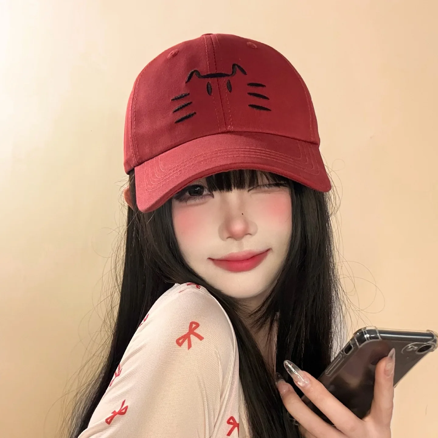 

Милая бейсболка с вышивкой для женщин и студенток, визуально уменьшающая лицо, с защитой от солнца, для активного отдыха и путешествий, с широкими полями, весенняя коллекция