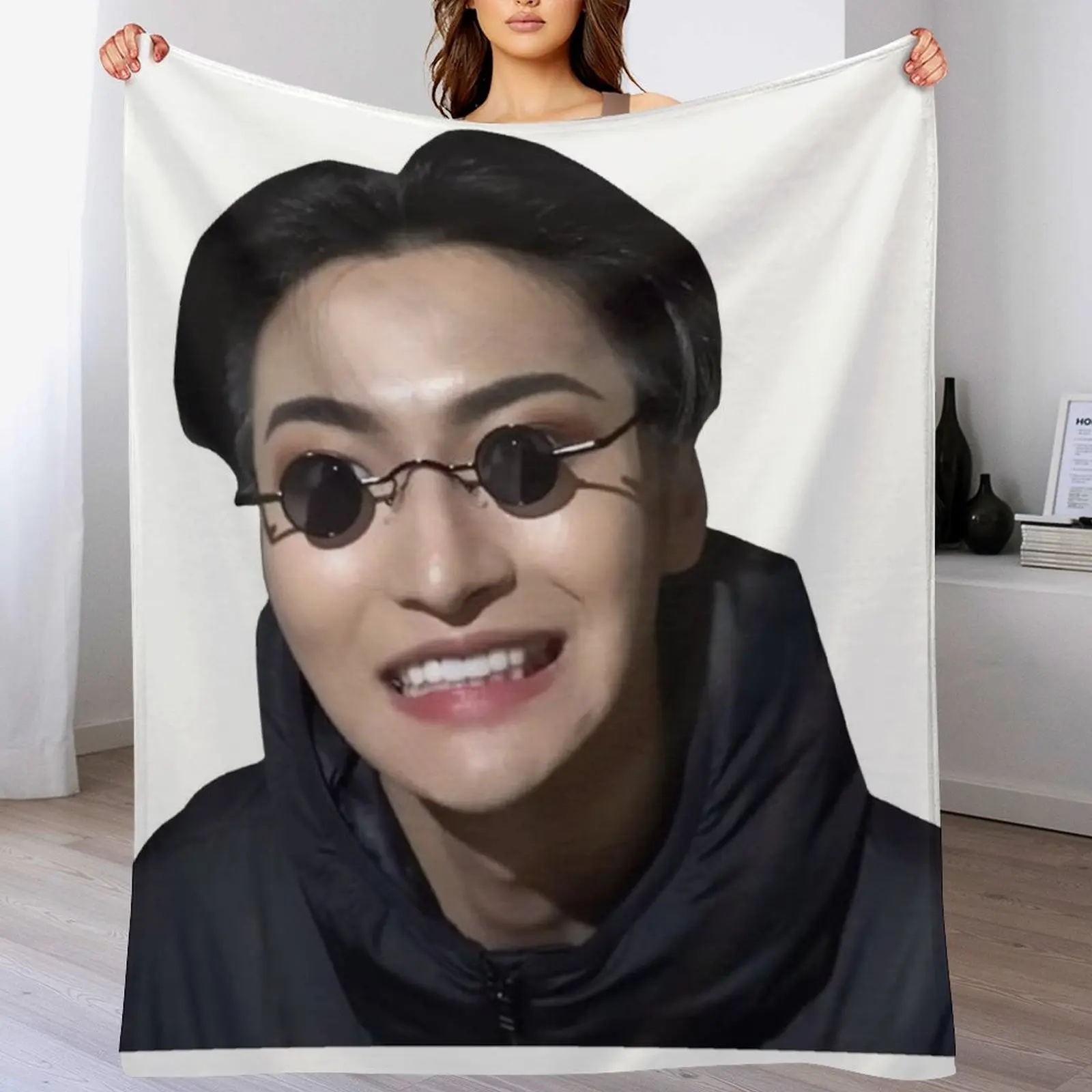 

Smiling Seonghwa Meme Throw Blanket Cozy Light Blanket for Travel Camping Picnic