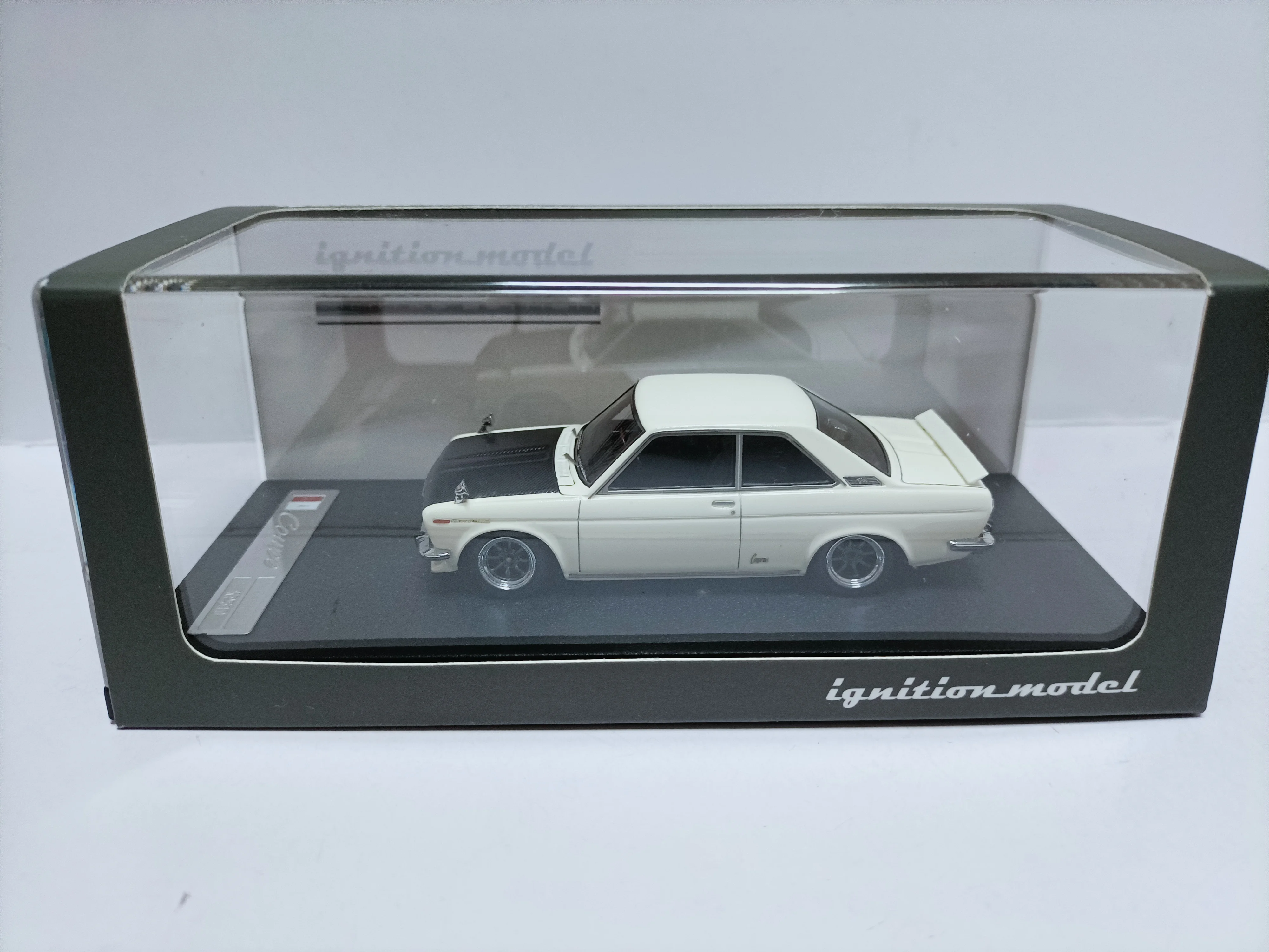 IG 1 43 Nissan Datsun Bluebird Coupe Modelo Datsun Bluebird KP510 Blanco