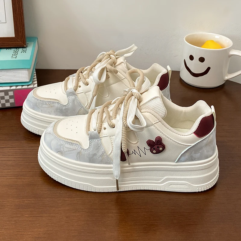 Sneakers Fashion Women - รองเท้าผ้าใบหนังพิมพ์ลายแฟชั่นสำหรับผู้หญิง พื้นหนา เพิ่มความสูง สไตล์ลำลอง รองเท้ากีฬา กันลื่น