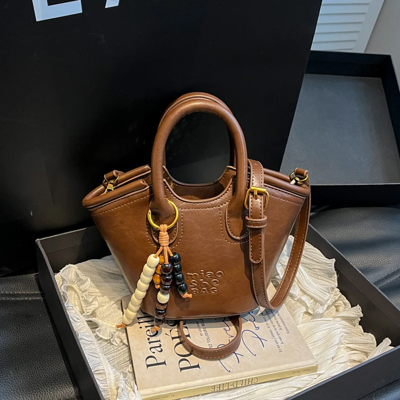 

Popular And Elegant Women's Crossbody Bag Handbags Messenger Bag Made Of Premium Leather Material