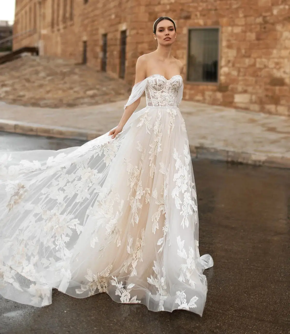 

Luxurious Church Lace Sweetheart Wedding Dresses Off the Shoulder A-line Appliques Elegant Anniversary Dress Ruched Bridal Gowns