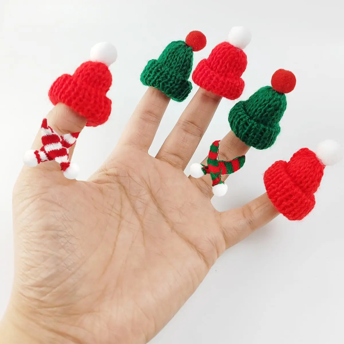 12/24 Stück Mini-Strickmütze, Mini-Weihnachtsschal-Set, Mini-Weihnachtsmannmützen zum Basteln, Mini-Weihnachtsdekorationen, Baumschmuck