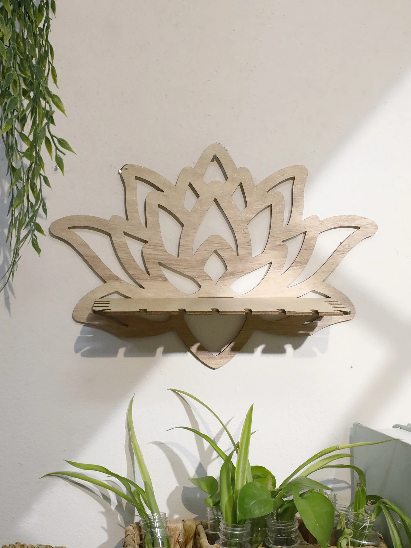 Hollow-Out Design Wooden Lotus Crystal Display Stand Holder Shelf for Healing Stones Essential Oils