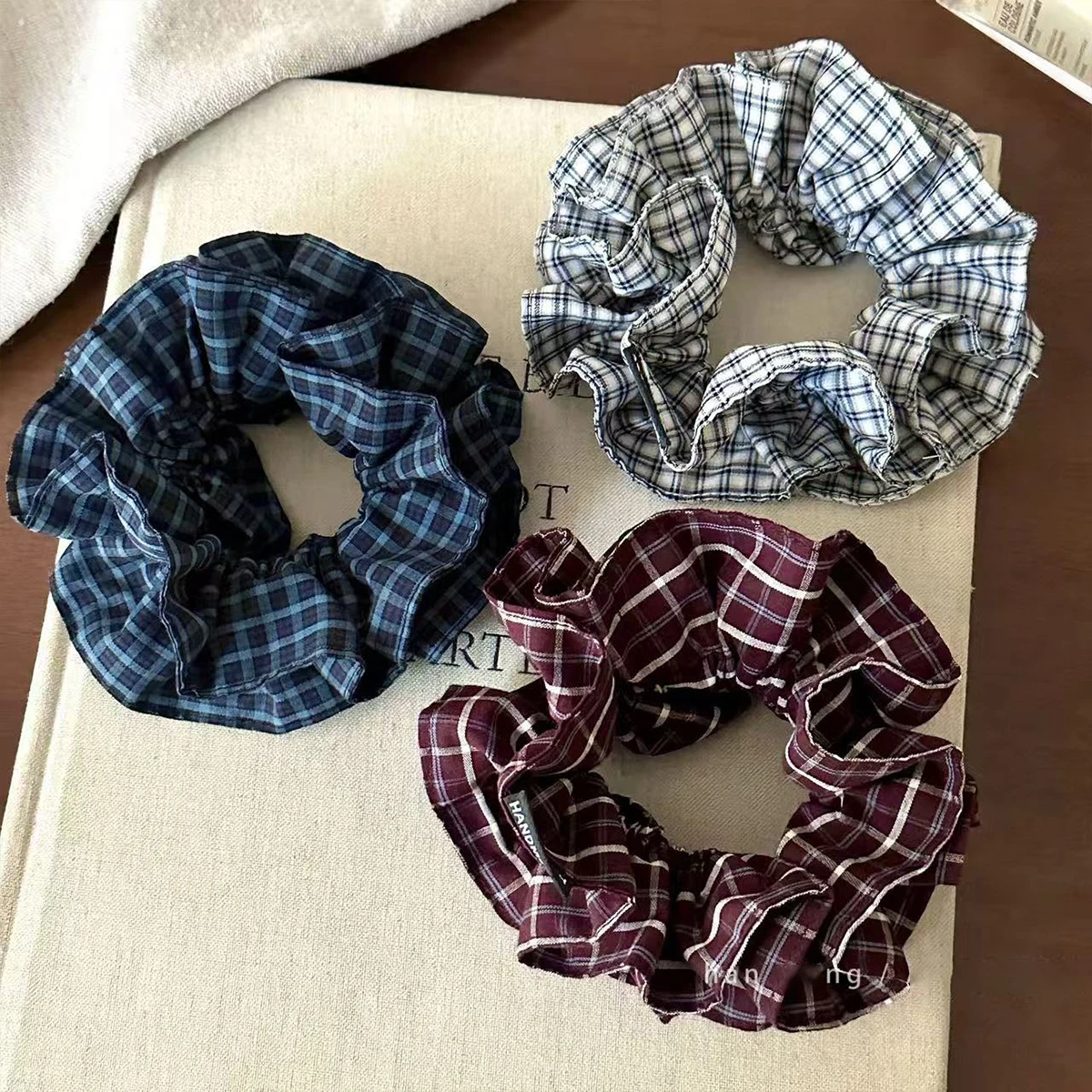 1 Stück Britischer Retro-Karomuster-Haargummi, Neuer Stil 2025, Künstlerisch und Elegant, Geeignet zum Binden von Pferdeschwänzen und Dutt – Detail 3