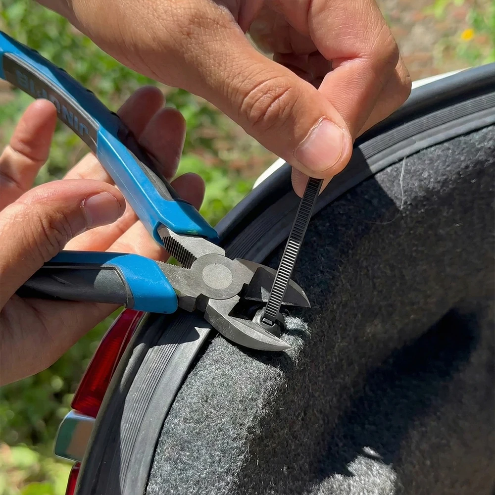 Cable tie buckle fixed through the core nail cable tie buckle mudguard fender inner lining trunk buckle