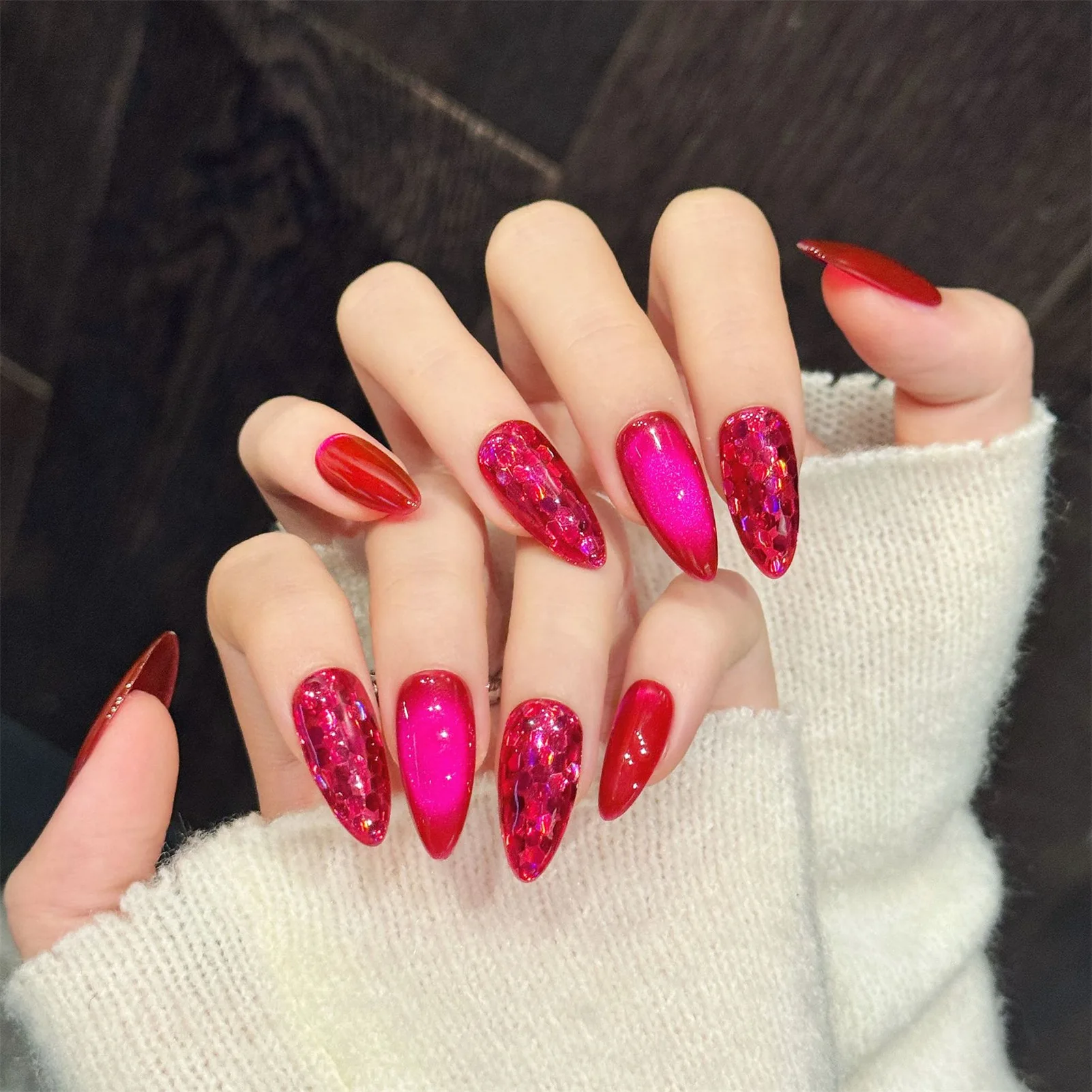 10pcs Cat Eyes Fake Nails Glossy Rose Red Sequins Design Press on Nails Handmade Wearable Detachable Fashion False Nail Tips