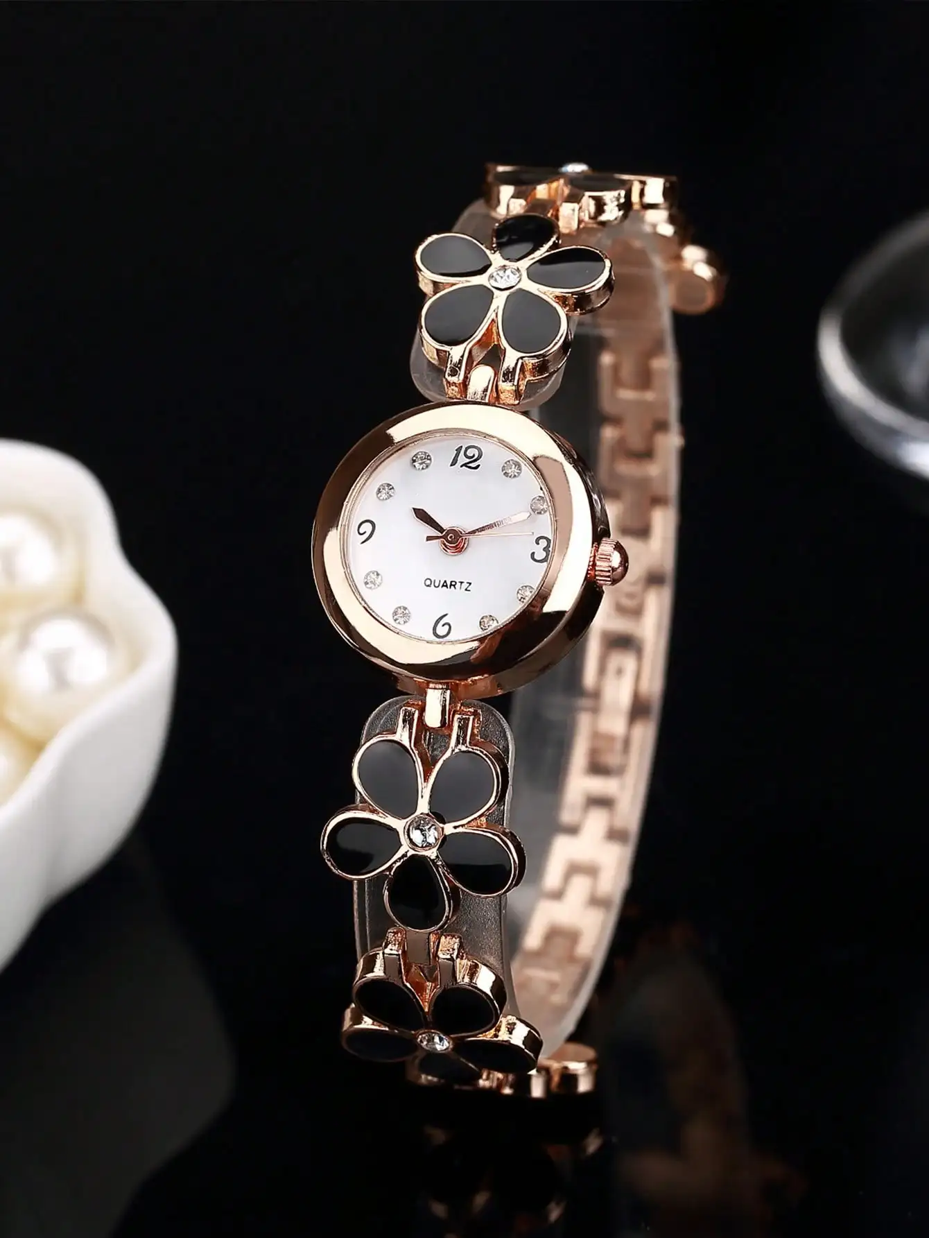 Fashionable Ladies' Quartz Watch, Casual Women's Petite Thin Petal Bracelet Watch, Trendy Wristwatch
