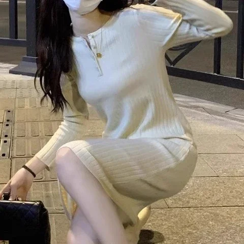 Pitgebreide jurk voor dames in de herfst en winter Middellange trui-jurk tot over de knie voor binnenbasisrok