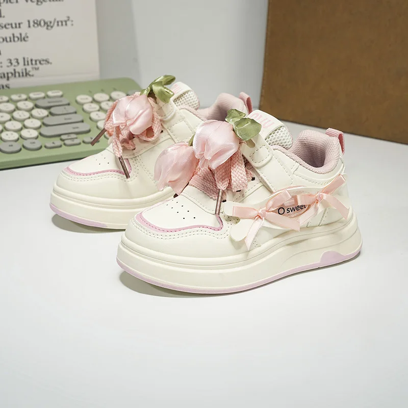 

Girls' school student leather board shoes are lightweight soft-soled anti-slip wear-resistant and fashionable casual shoes