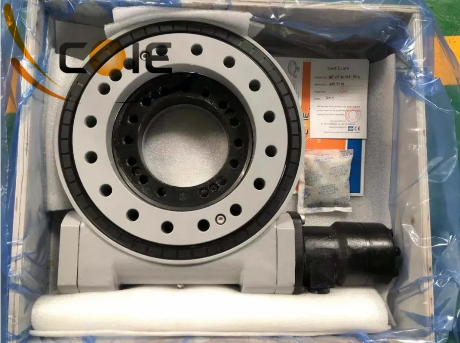 Slewing Bearings Ring with Hydraulic Motor Break Slew Drive-QT450 Material 0.17 Precision for Construction Applications