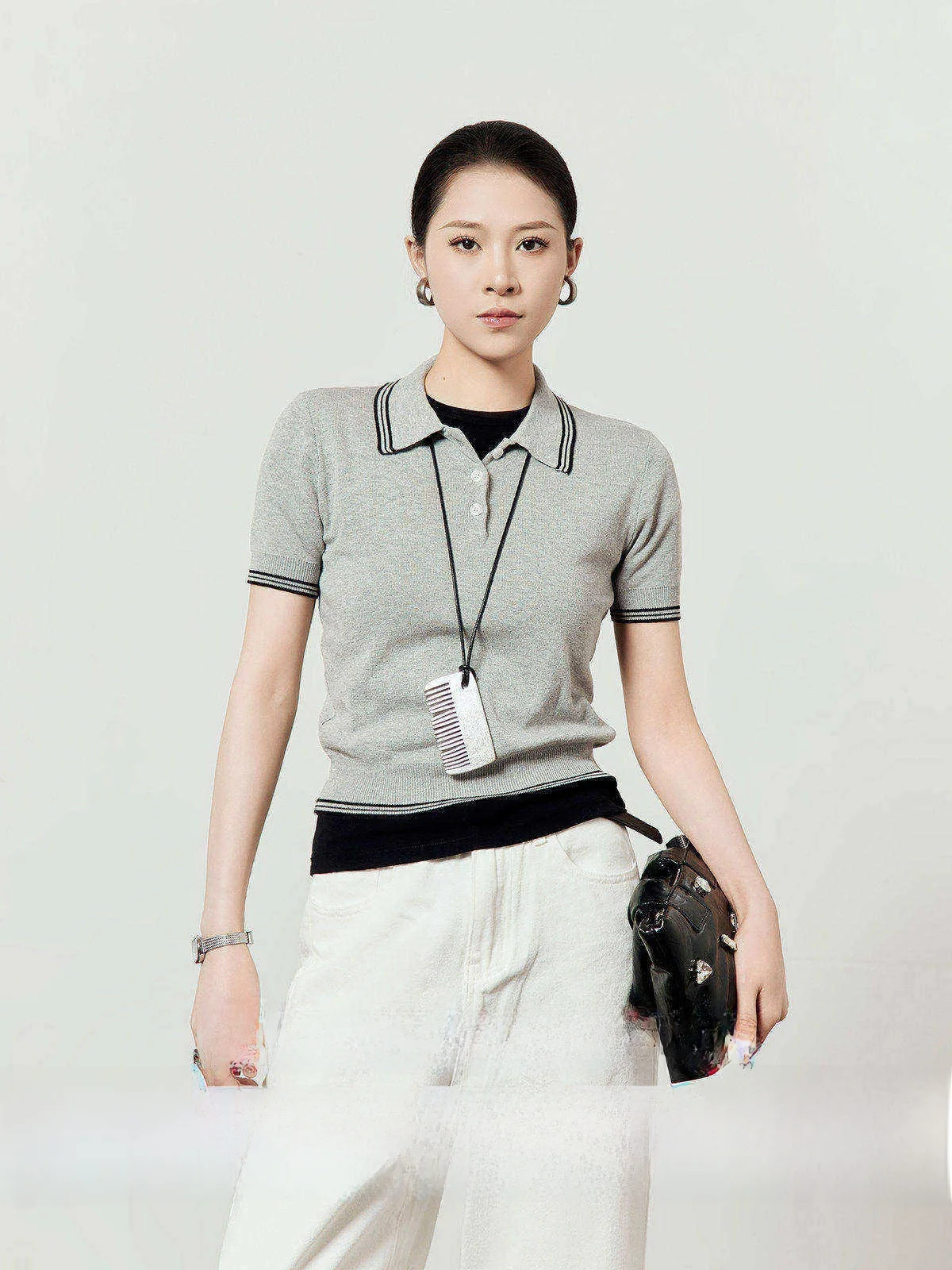 

Стильная вязаная рубашка с коротким рукавом для женщин, повседневный топ с воротником и цветными вставками, универсальная модель для весны и лета, новинка.