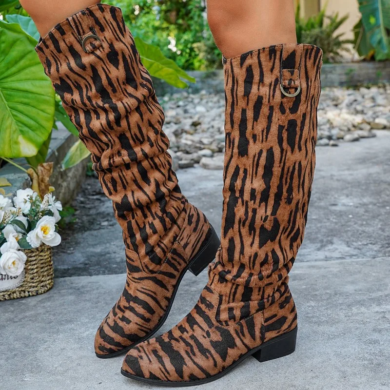 

Leopard Suede High Boots Women's Fashion Round Toe Metal Buckle Sleeve Soft Sole Anti-Slip Wear-Resistant Block Heel Boots