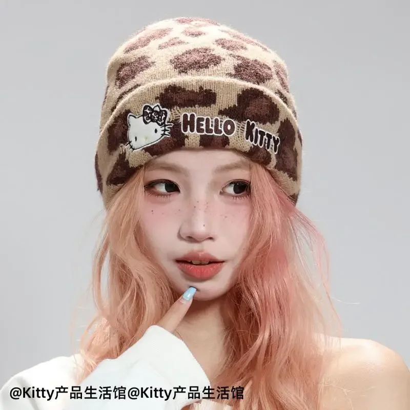 

Kawaii Hello Kitty Girls Knitting Hat Scarf Sanrio Kt Leopard Print Maillard Retro Cute Warm Thicken Antifreeze Windproof Gift