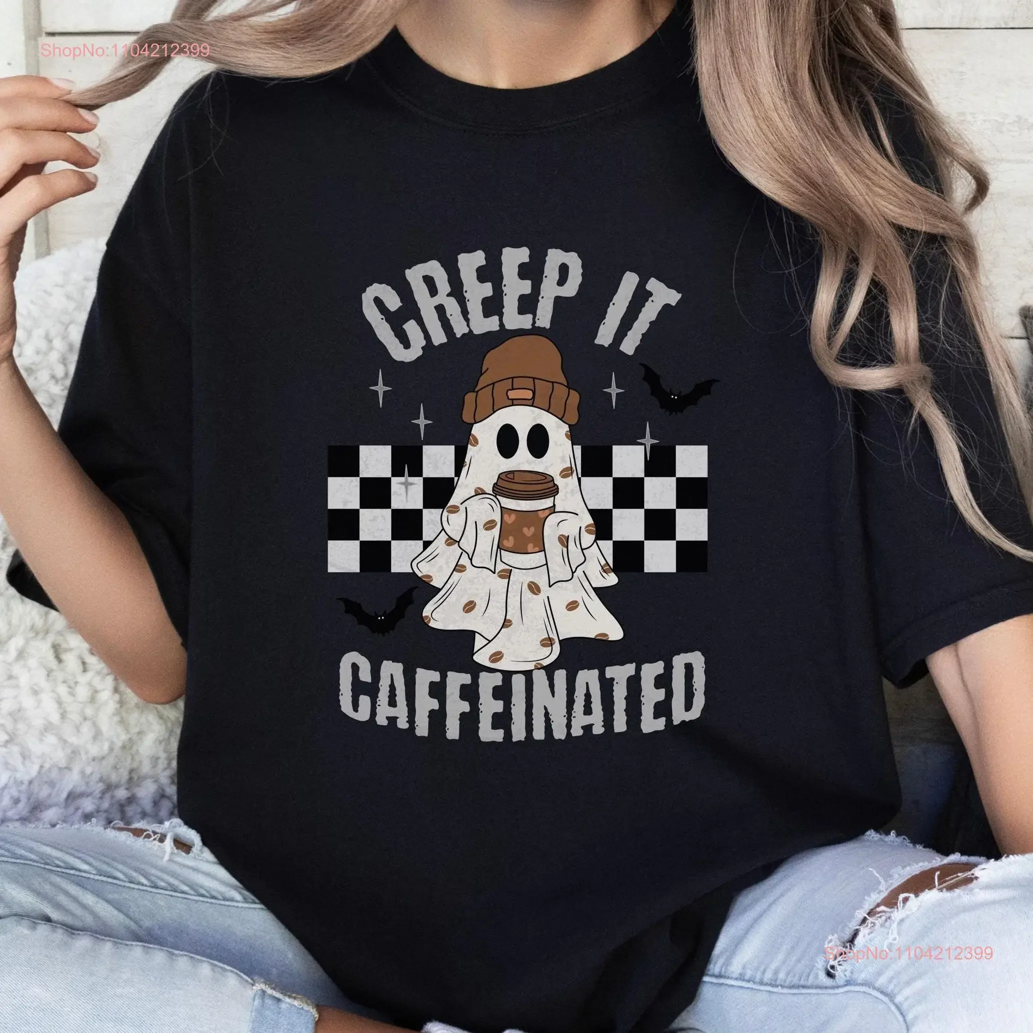 

Футболка Creep It Caffeinated Spooky Season Stay Halloween Ghost Skeleton Coffee Lover Fall Vibes винтажная стираная повседневная мода
