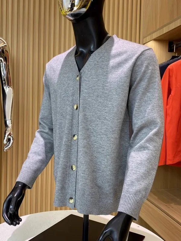 Ele Gentleman Knitted Sweater V-Ne Long Sve Faionable Autumn Winter Men's Suede Patchwork Pure Color Youth Sle