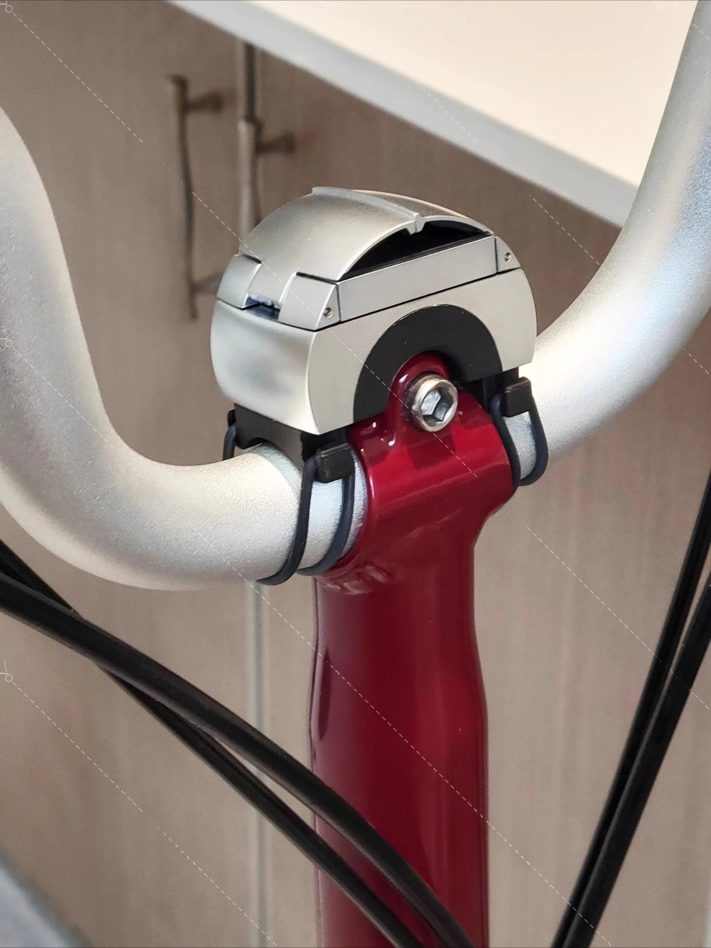 Rotary suitable for rotating bicycle mobile phone holder small cloth folding bicycle riding shockproof