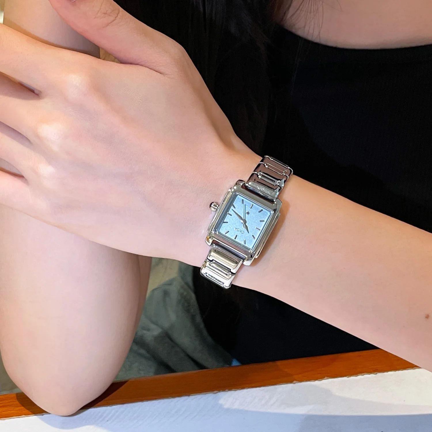 ساعة CILOA مربعة زرقاء للنساء ذات جودة عالية ماركة أصلية خفيفة فاخرة هدية 2025 ساعة كوارتز جديدة مقاومة للماء